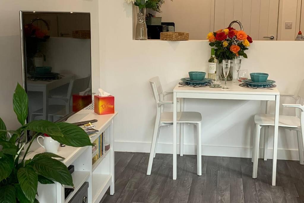 Bournemouth Nr Town Beach Train Coach Shops Lovely Entire Apartment Allows Quiet Good Dogs 外观 照片